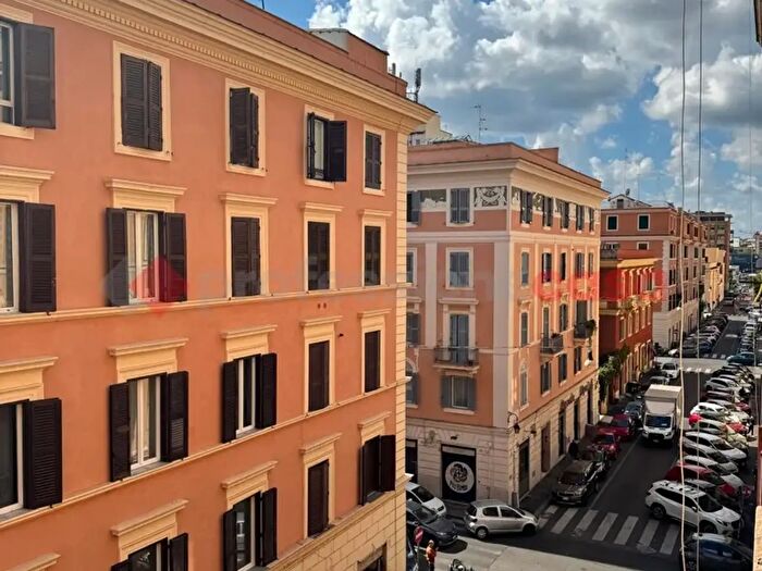 Appartamento quadrilocale in vendita in Via Alessandro Volta, Roma