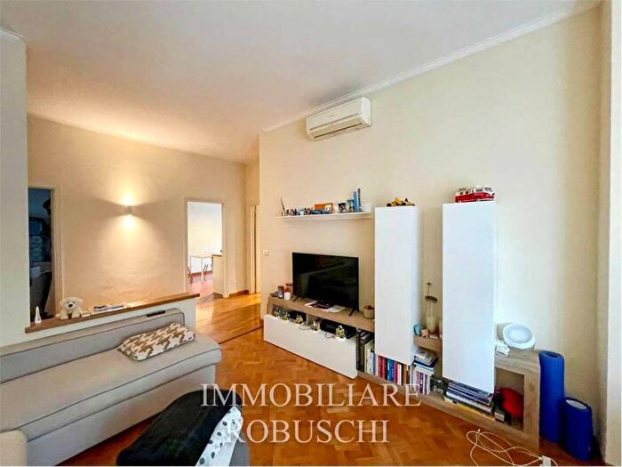 Appartamento quadrilocale in affitto in viale volta, Campo di Marte, Firenze