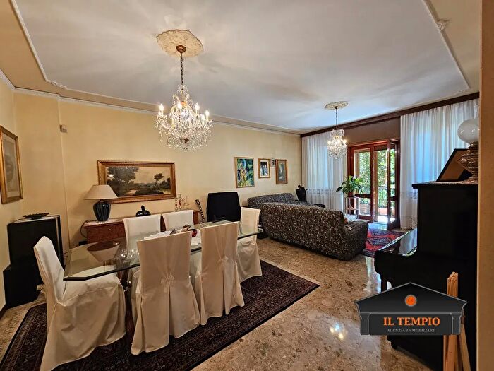 Appartamento con 5 locali in vendita in Via Carlo Cattaneo, Vicenza