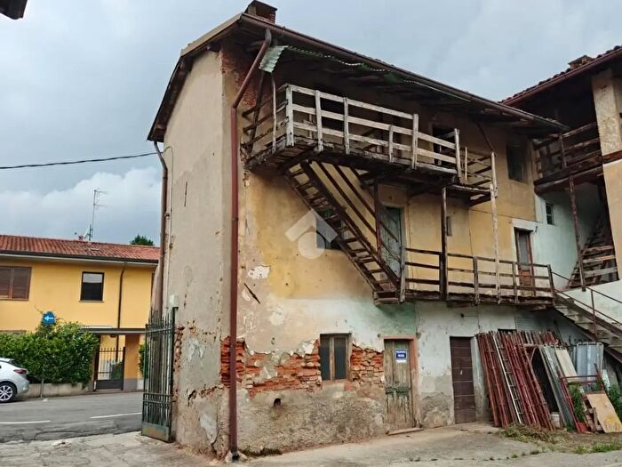 Casa trilocale in vendita in Via Dante Alighieri, Pontirolo Nuovo