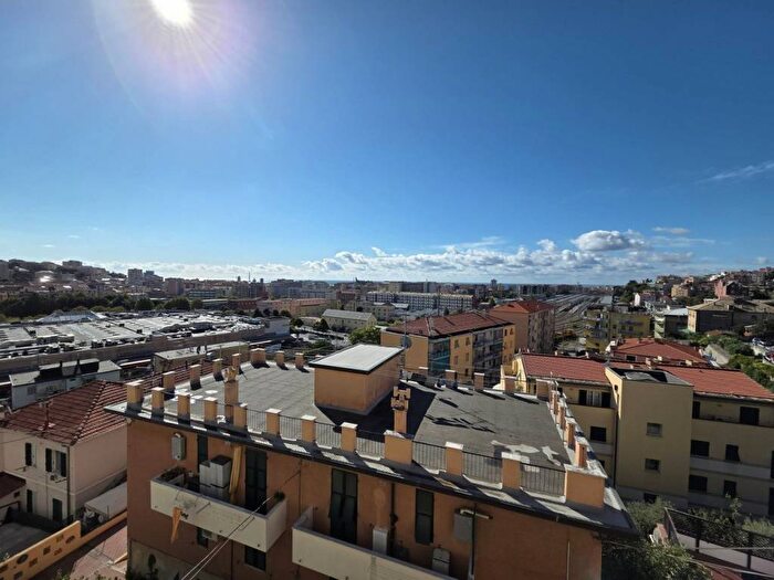 Appartamento con 5 locali in affitto in via nostra signora degli angeli, Oltreletimbro Santa Rita, Savona