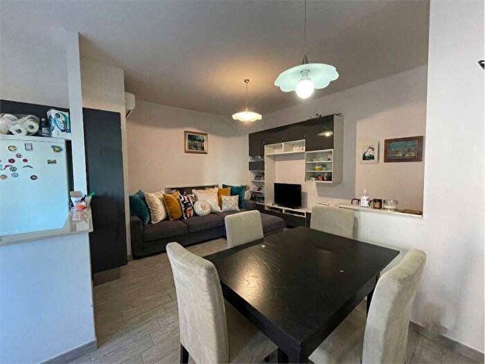 Appartamento trilocale in affitto in via Carlo Torre, Navigli Darsena, Milano