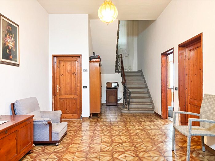 Casa con 6 locali in vendita in a Poggio Bracciolini, Empoli