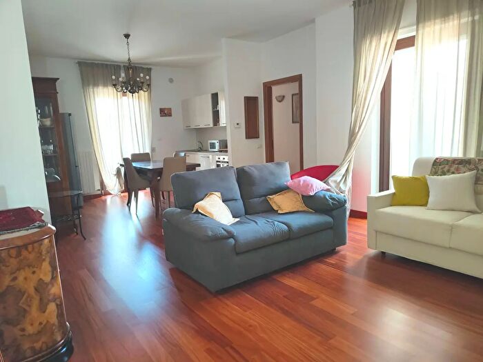 Appartamento trilocale in affitto in Lecce