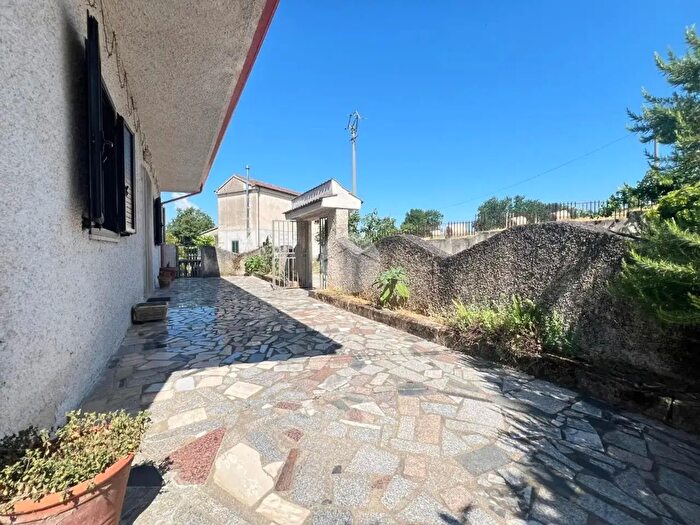 Casa con 6 locali in vendita in Cda Pescara, Luzzi