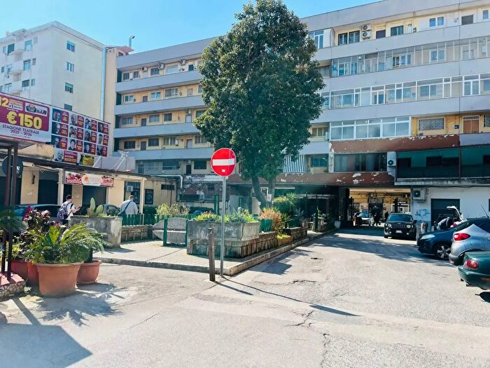 Appartamento bilocale in vendita in Via Giacomo Leopardi, Napoli