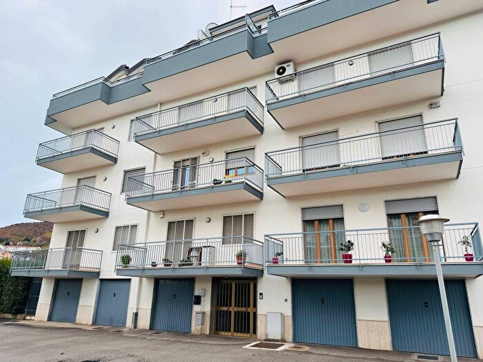 Appartamento quadrilocale in affitto in Traversa Francesco Vecchione, Centro, Cava de Tirreni