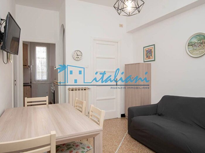 Appartamento trilocale in affitto in Via Francesco Cilea, Centro, Varazze