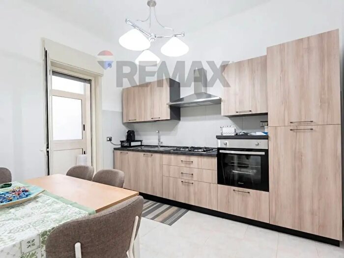 Appartamento con 5 locali in vendita in Via Ammiraglio Caracciolo, Catania