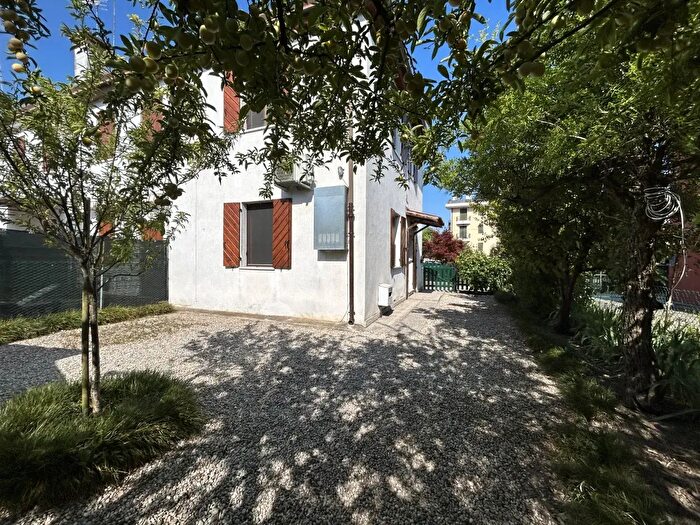 Casa trilocale in vendita in Via Piave, Noale