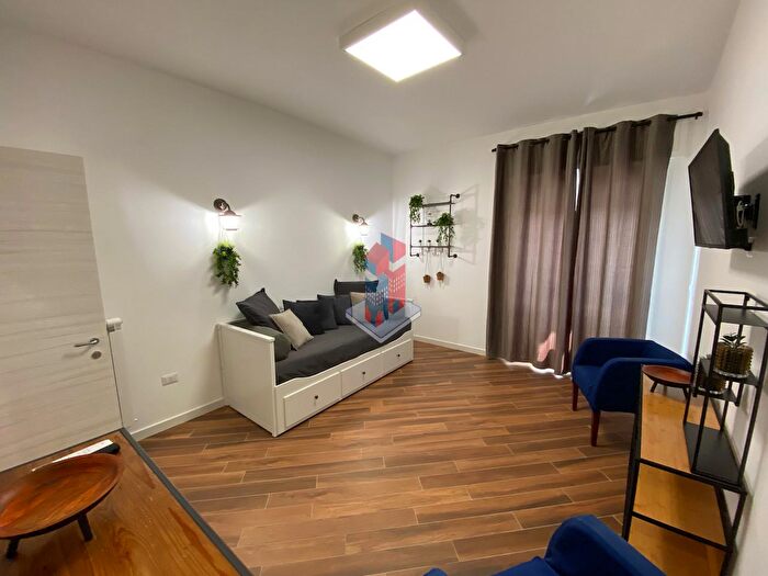 Appartamento trilocale in vendita in Capodichino Via Sogliano, Napoli