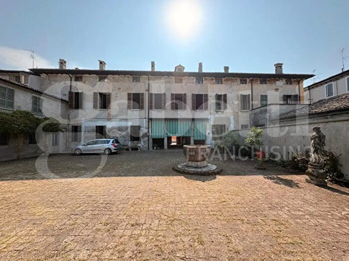 Casa con 5 locali in vendita in Via Platina, Piadena Drizzona
