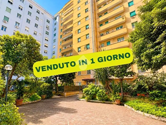 Appartamento trilocale in vendita in Via Gallia, Roma