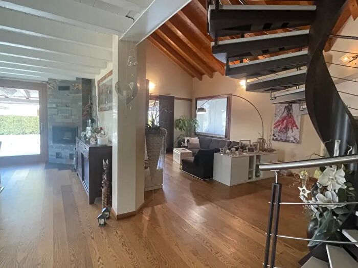 Casa trilocale in vendita in Viale della Resistenza, Quarto DAltino