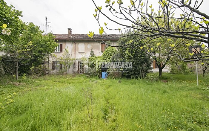 Casa con 5 locali in vendita in Via XXV Aprile, Vaprio DAdda