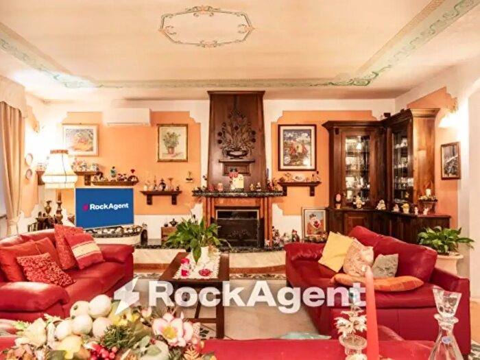 Casa con 6 locali in vendita in Mede