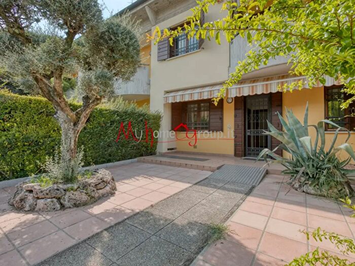 Casa con 6 locali in vendita in Via Gemona, Padova