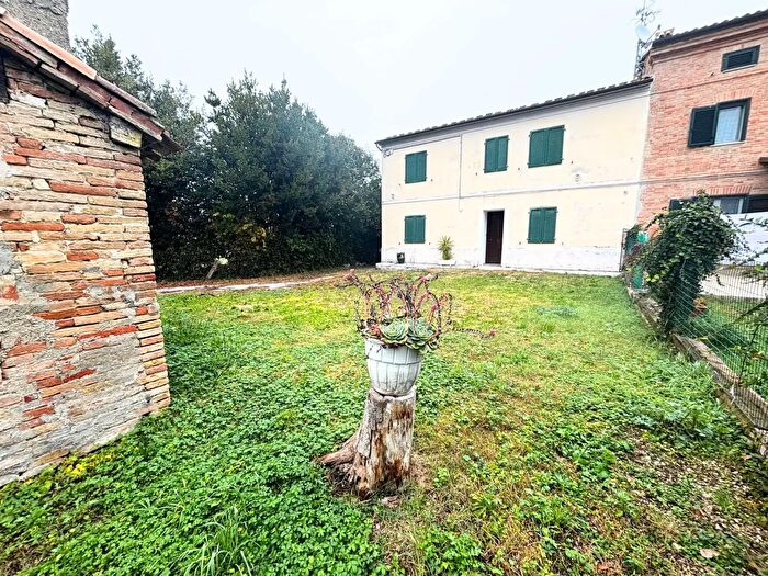 Casa con 9 locali in vendita in Falconara Marittima