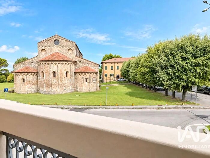 Appartamento con 8 locali in vendita in Via Livornese, Pisa
