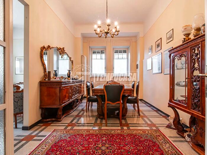 Appartamento quadrilocale in vendita in Via Francesco Crispi, Como