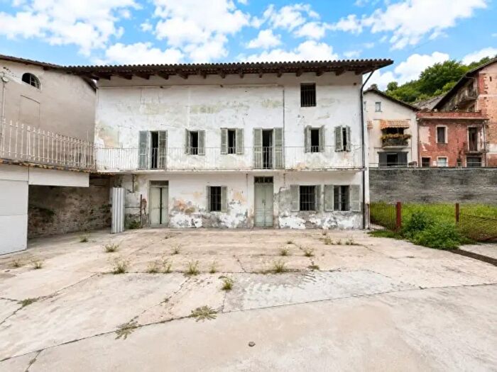 Casa con 5 locali in vendita in Via Roma, Castellinaldo