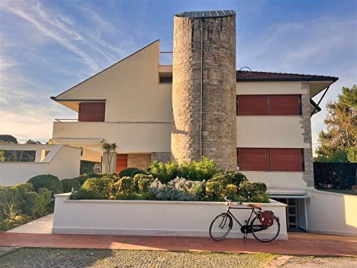 Casa con 6 locali in affitto in Forte Dei Marmi