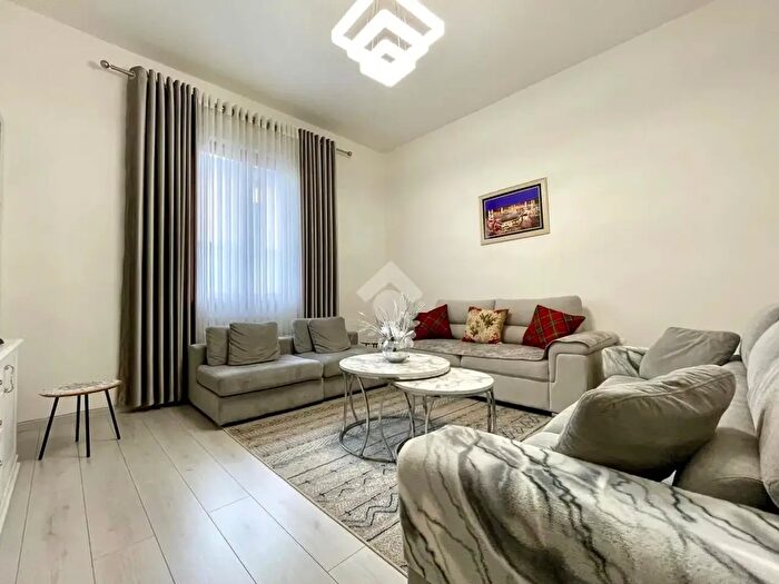 Casa con 7 locali in vendita in Via delle Rose, Prato