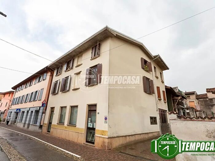 Appartamento trilocale in vendita in Via Medaglie d'Argento, Vaiano Cremasco