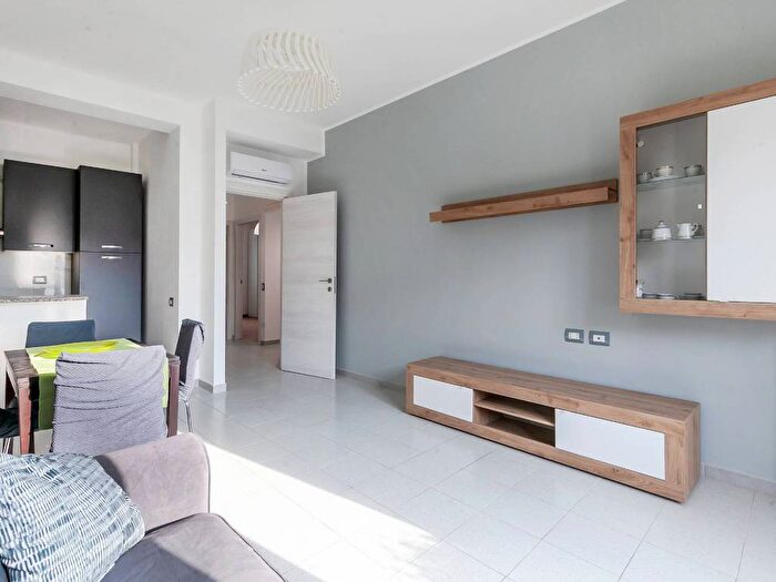 Appartamento trilocale in affitto in Via Angelo Masina, Dergano, Milano