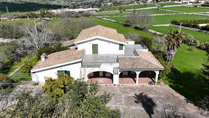 Casa quadrilocale in vendita in Contrada Mauto, Modica