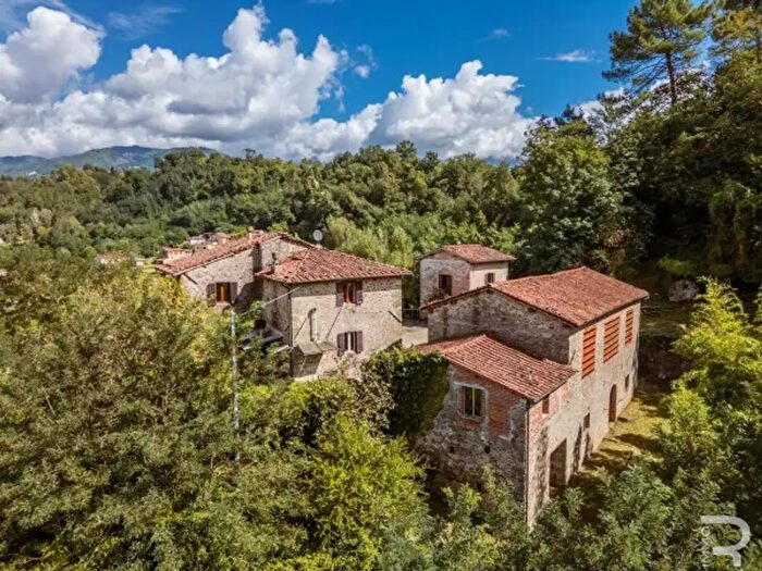 Casa con 6 locali in vendita in Località Barghigiani, Barga