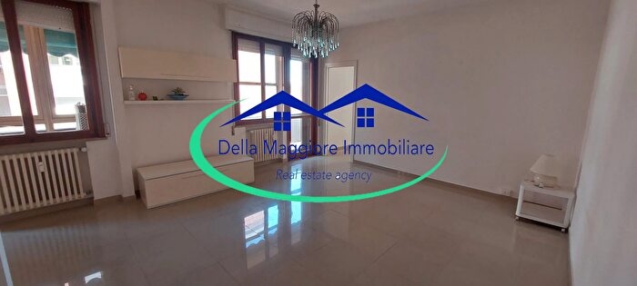 Appartamento con 9 locali in vendita in Via Goito, Livorno