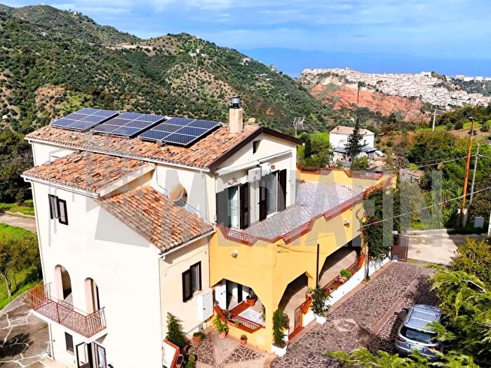 Casa con 8 locali in vendita in Contrada Piano Russo, CoriglianoRossano