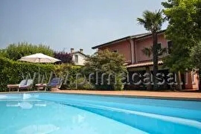 Casa con 5 locali in vendita in Via Oberndorf Am Lech, Costermano