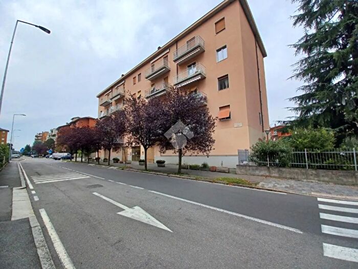 Appartamento trilocale in vendita in Via Caprera, Bergamo