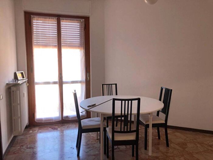Appartamento trilocale in affitto in Via Caprera, Semicentro, Vigevano
