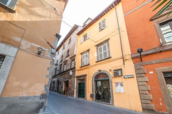 Appartamento con 6 locali in vendita in Via Aurelio Saffi, Viterbo