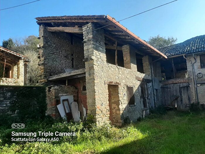 Casa quadrilocale in vendita in Novi Via Verdi Arquata Scrivia Tortona Lcitalia, Garbagna