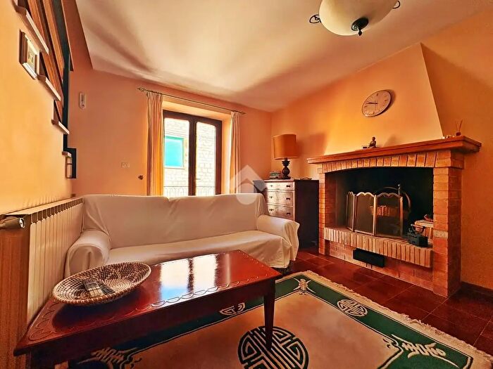Casa con 5 locali in vendita in Via Palazza, Fossato Di Vico