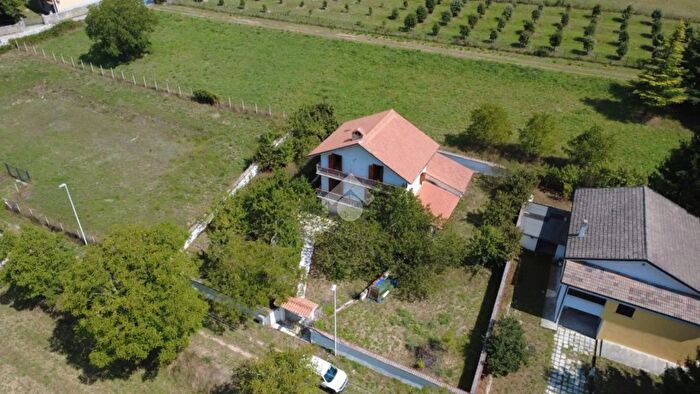 Casa con 7 locali in vendita in Via del Tratturo, Antrodoco