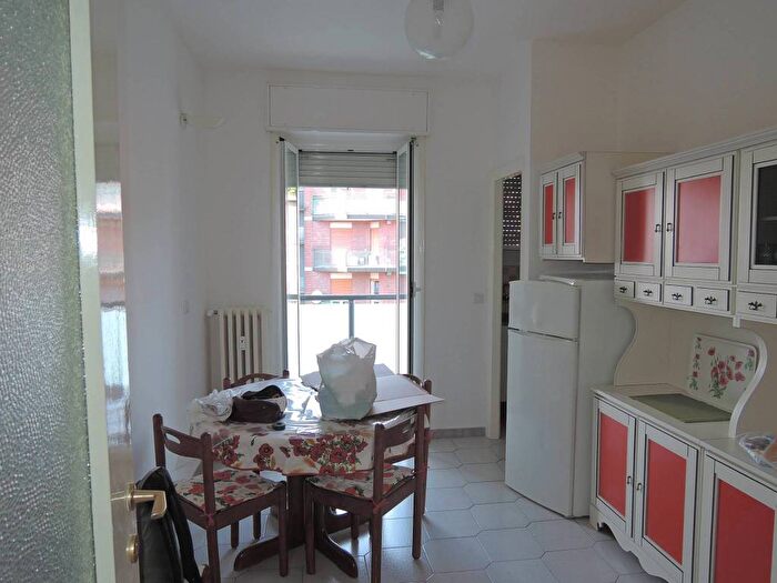 Appartamento trilocale in affitto in Via Lorenteggio, Lorenteggio, Milano