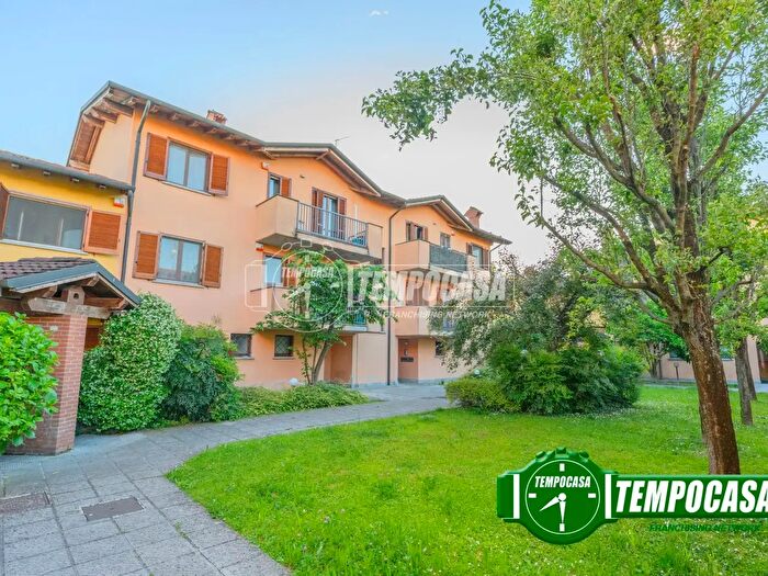 Appartamento bilocale in vendita in Via Ll Giugno, Gudo Visconti