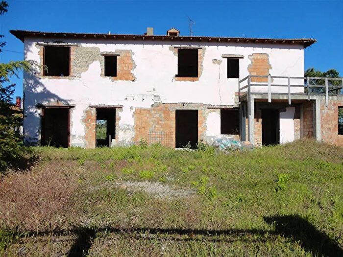 Casa con 10 locali in vendita in Via II Giugno a Certaldo Firenze, Certaldo