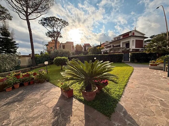 Appartamento quadrilocale in vendita in Via Circeo, Anzio