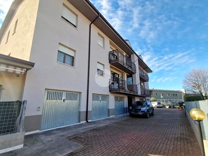 Appartamento trilocale in vendita in Via San Bolivar, Borgo Virgilio