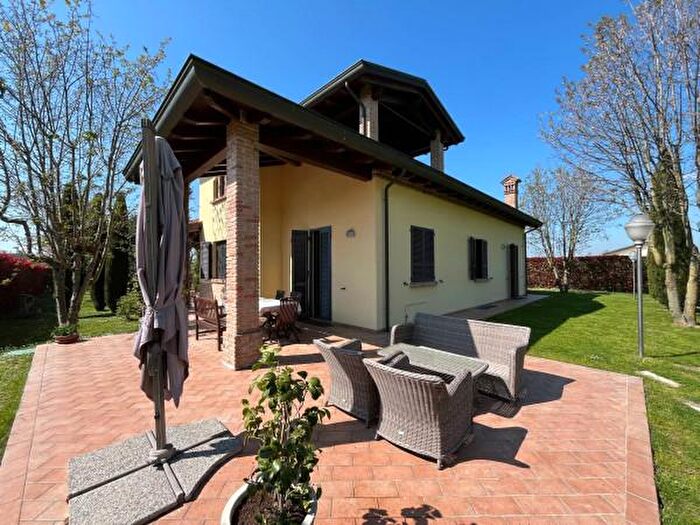 Casa con 6 locali in vendita in Via Camillo Benso di Cavour, Fidenza